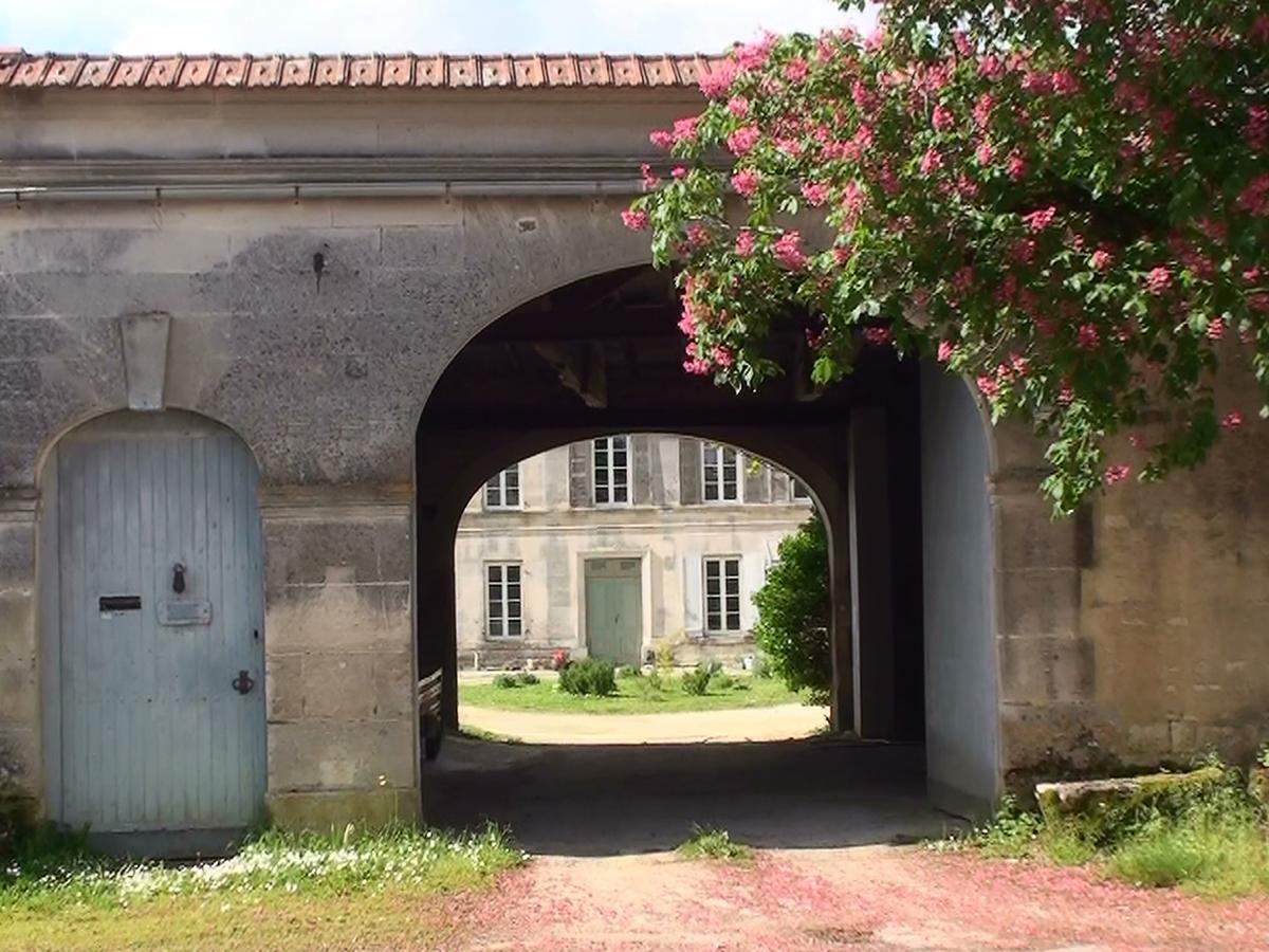 Bed and Breakfast Le Dojo Du Plessis Mareuil  Exterior foto