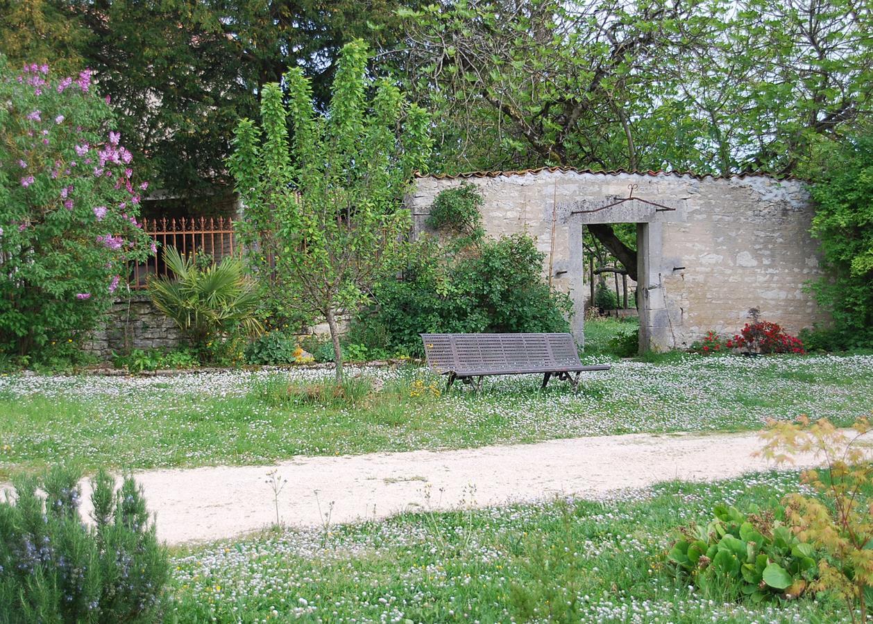 Bed and Breakfast Le Dojo Du Plessis Mareuil  Exterior foto